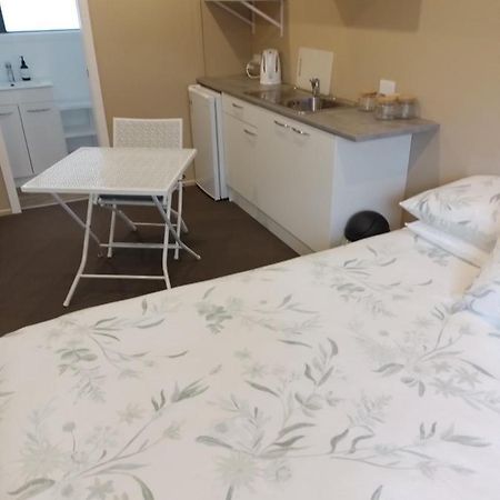 Best Budget Bed And Ensuite - Private Access Close To Beach ワイヒ エクステリア 写真