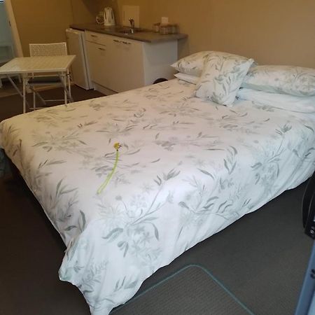 Best Budget Bed And Ensuite - Private Access Close To Beach ワイヒ エクステリア 写真