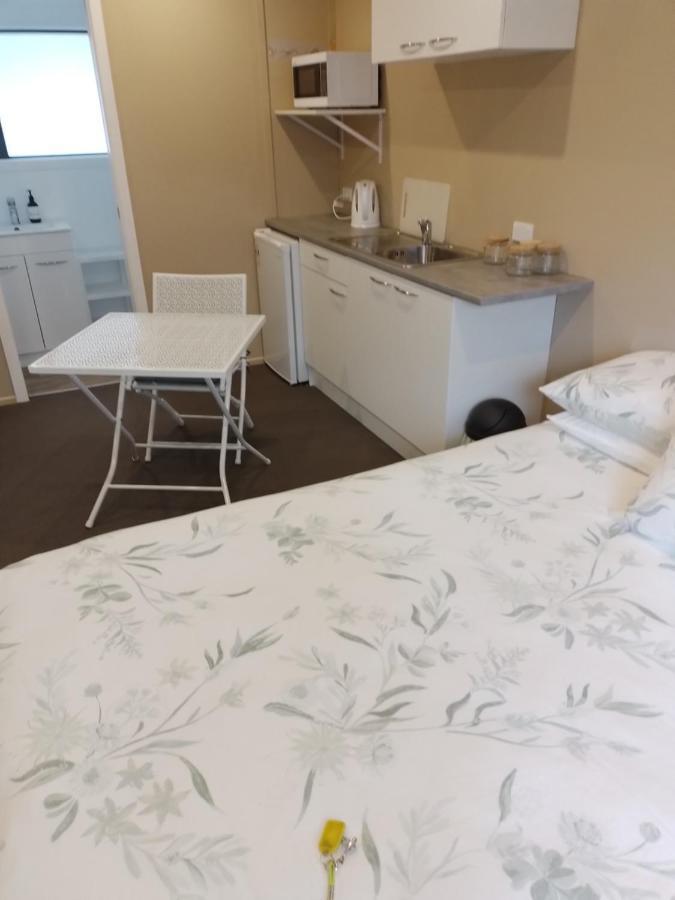 Best Budget Bed And Ensuite - Private Access Close To Beach ワイヒ エクステリア 写真